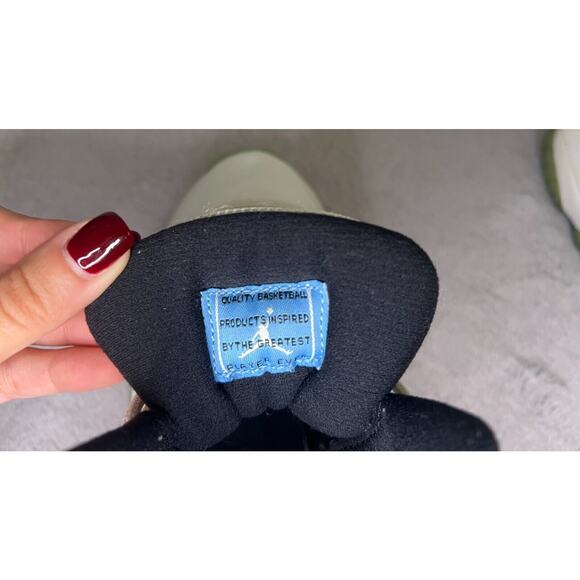 Jordan 11 Retro High Legend Blue US 7Y (Authentic & Great Condition- No Damage) - Picture 7 of 9